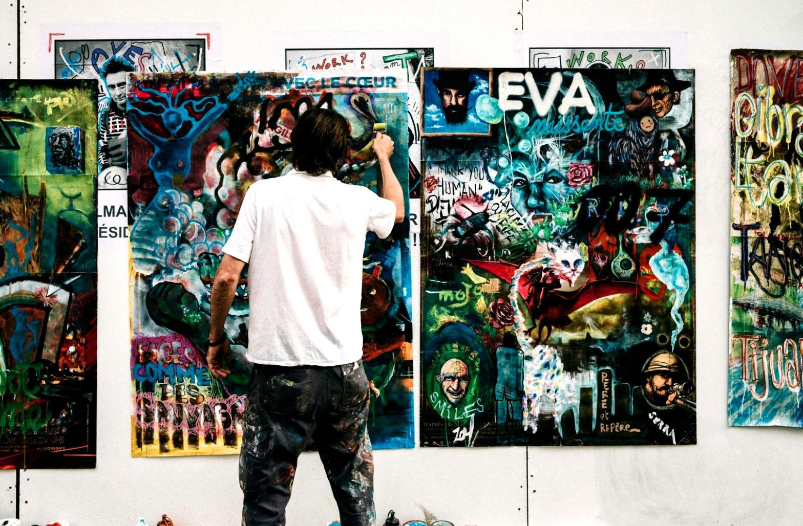 Процес створення складної колірної композиції в студійних умовах